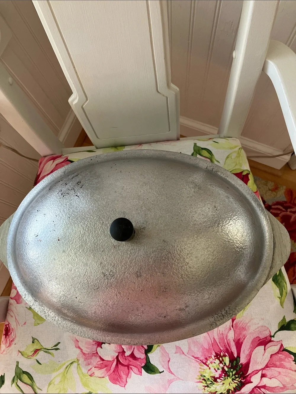 Club Hammered Aluminum Dutch Oven Classic Silver Cast  Roaster with Lid - Silver